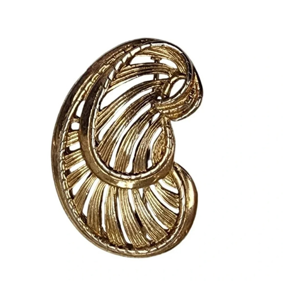 Vintage 60s-70s Textured Filigree Paisley Brooch Pin Gold Tone - Picture 1 of 2